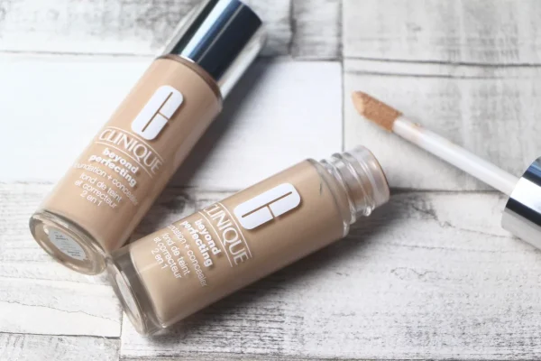 Clinique Beyond Perfecting Foundation + Concealer 