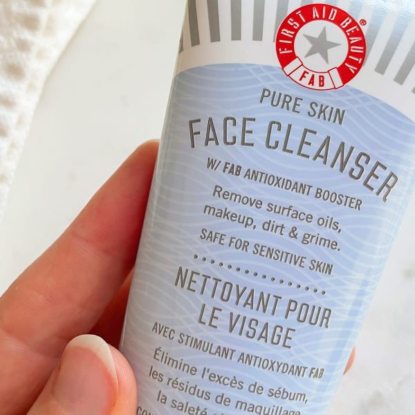 first aid beauty cleanser